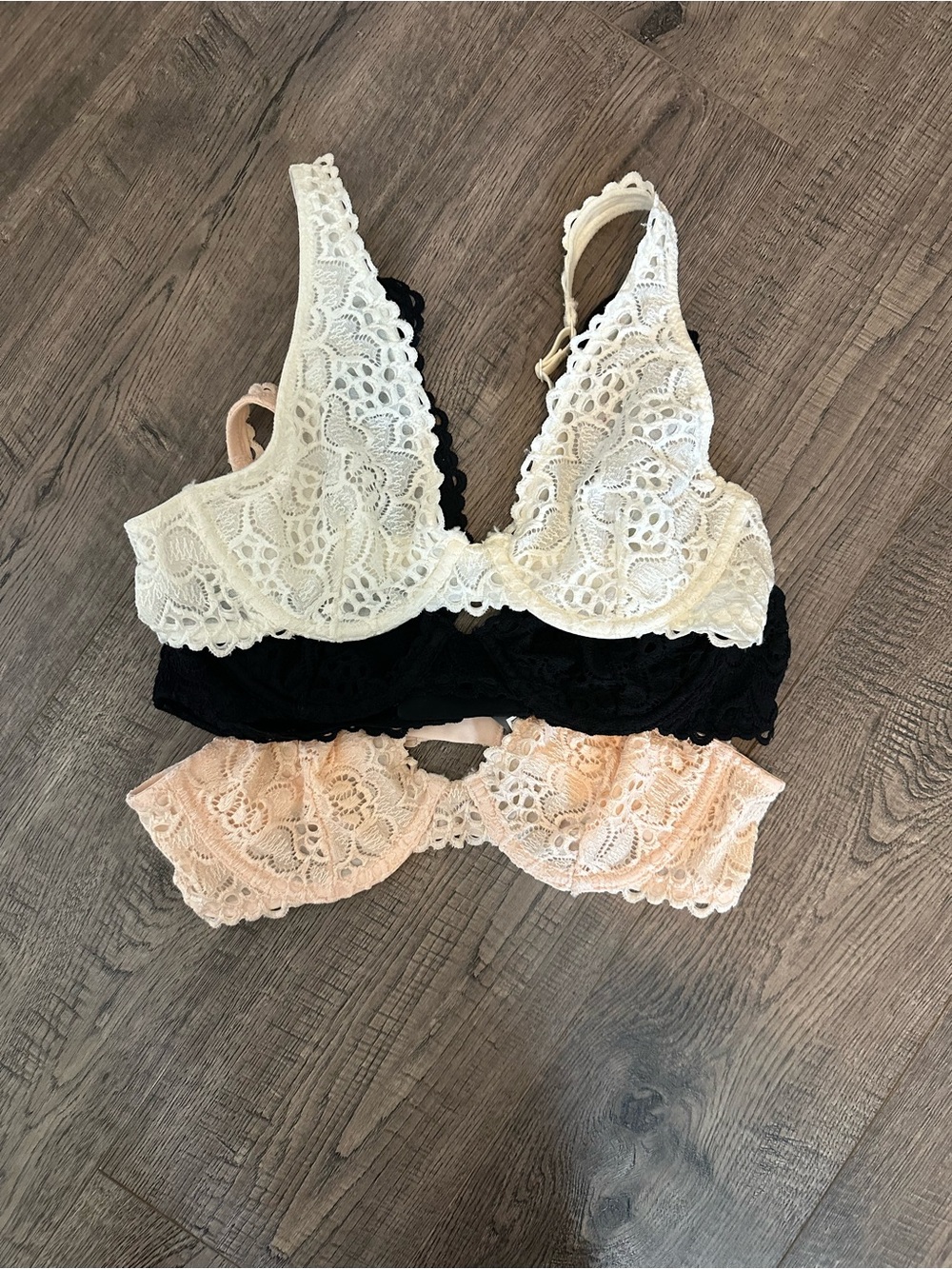 Bundle of 3 Aerie Lace Underwire Bras. 34B